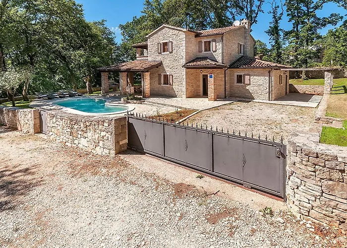 Anneliese Holiday home Basici